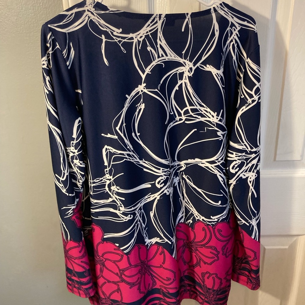 Melissa Paige Size L vibrant Pink and Navy Women's Top - Picture 2 of 4